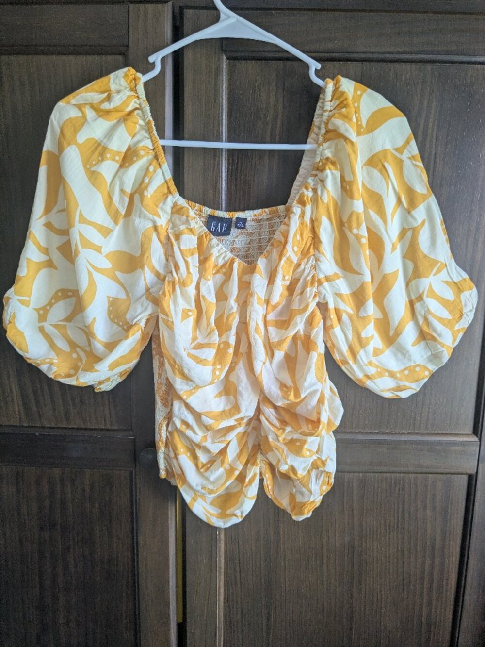 GAP Yellow Ruched Puff‑Sleeve Blouse – Size M, Like New